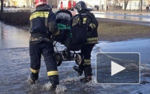 Проспект Непокоренных перекрыт: дорогу очищают после крупной коммунальной аварии