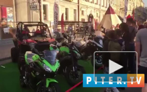 На Манежной площади состоялась свадьба байкеров 