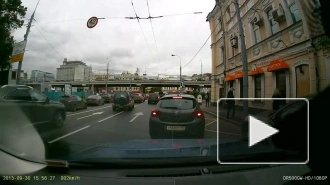 Укупника стыдят за видео парковки на тротуаре