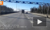 Видео: водитель "Газели" чуть не словил в лобовое стекло таз из мусоровоза