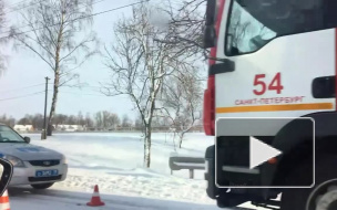 Видео: на Петербургском шоссе столкнулись две иномарки, водитель погиб 