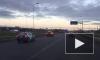 Видео: кроссовер влетел в отбойник на Октябрьской набережной перед съездом на КАД 