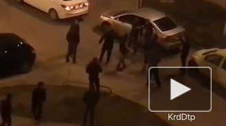Пьяный хулиган из Краснодара избил водителей и повредил 2 машины