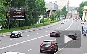 На видео попало столкновение Porsche и BMW на Ждановской улице 