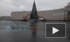 Видео: На Дворцовой разбирают новогоднюю ёлку 