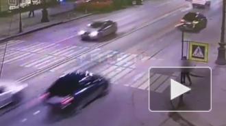 На пешеходном переходе Невского проспекта таксист сбил человека