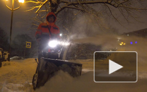 Видео: ежедневно с улиц Выборга вывозится более 2000 кубометров снега