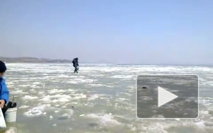 Лед треснул под рыбаком