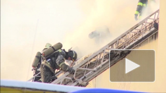Из огня в доме на Рижском проспекте пришлось эвакуировать 13 человек