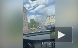 В центре Москвы загорелось реконструируемое здание 