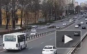 Момент ДТП перед Кушелевским мостом в Петербурге попал на видео