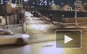 Видео: преподаватель СПбГУ выкинул в воду предполагаемые улики убийства