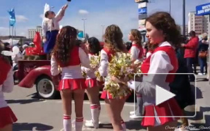 Горячее видео из Тюмени: полуголые девушки возглавили первомайское шествие