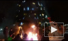 Видео из Петропавловска-Камчатского: Дед Мороз и Снегурочка чуть не сожгли городскую елку