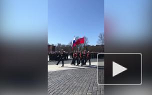 Войска Кронштадтского гарнизона торжественно прошли по Якорной площади
