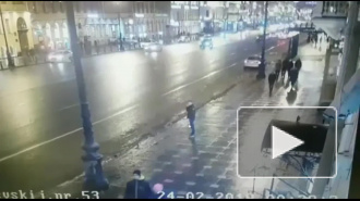 Момент страшной аварии на Невском попал на видео