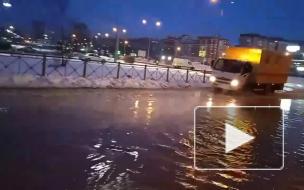 Байконурскую улицу временно перекрыли из-за прорыва трубы с холодной водой