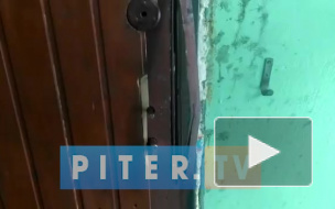 Неизвестный пытался при помощи болгарки выгнать из квартиры мать с ребенком Неизвестный пытался при помощи болгарки выгнать из квартиры мать с ребенком