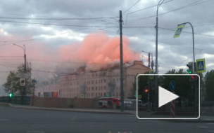 Фото: ночью на Обводном живописно горел расселенный дом