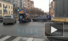 В центре Петербурга столкнулись два "Мерседеса". Один из водителей держится за голову