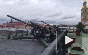 Выстрел из пушки Петропавловской крепости посвятили прорыву морской минной блокады Ленинграда