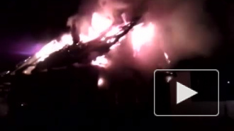 Адский пожар в Петрозаводске уничтожил жилой дом и попал на видео