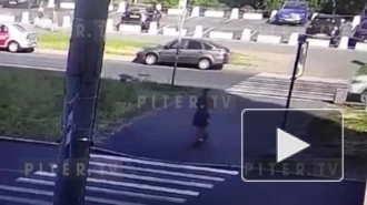 На улице Уточкина автомобиль сбил петербурженку на электросамокате