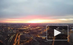Камеры "Лахта Центра" засняли яркий рассвет над Петербургом