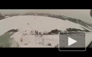 Молодой самарский сноубордист катается по крышам гаражей 
