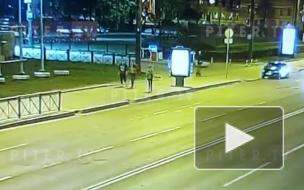 Появилось видео падения солиста балета Мариинского театра с электросамоката