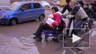 Люди в инвалидных колясках показали ужасы городской среды Петербурга