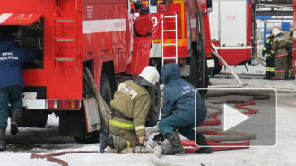Серьезный пожар произошел утром в здании завода в Центральном районе Петербурга