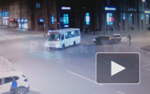 Момент лобового столкновения на площади Ленина попал на видео 