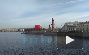 Видео: петербуржцев отправили в небо на воздушном шаре в форме сердца