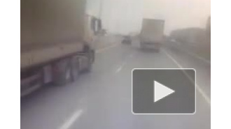 Появилось видео смертельного ДТП в Тюмени: пассажирка мотоцикла угодила под грузовик