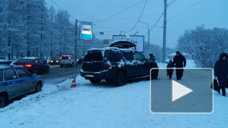 Внедорожник влетел на остановку и сбил девочку на улице Жака Дюкло