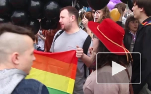 В участников гей-парада на Марсовом поле бросили дымовую шашку