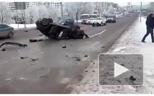 В Ростове-на-Дону пьяный водитель сбил женщину с ребенком в коляске (видео)