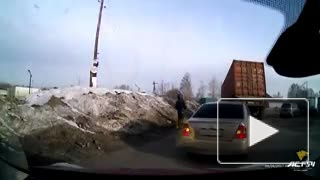 В Новосибирске на видео попало ДТП, где у фуры оторвался прицеп