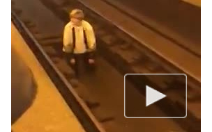 Появилось видео, как пассажирка упала на рельсы на станции метро "Невский проспект"