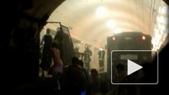 В московском метро из-за пожара с двух станций эвакуировали людей