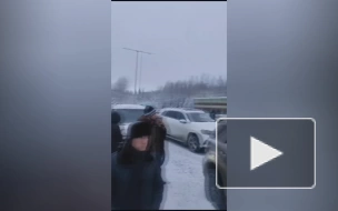 В Новгородской области столкнулись 30 машин на трассе