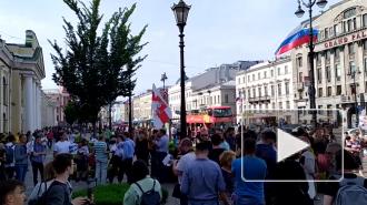 Активисты снова собрались у Гостиного Двора в поддержку Алексея Навального, жителей Хабаровска и Белоруссии 