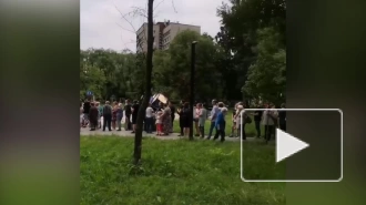 В Московском районе сотни петербуржцев выстроились в очередь на подпись обращения против реновации