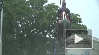 В США демонтировали статую генерала конфедератов Джексона