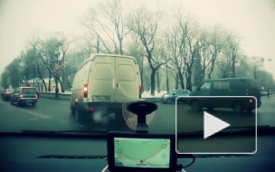 ДТП в Санкт-Петербурге: в Крещение петербуржец чуть не окунулся вместе с машиной, иномарка протаранила дом
