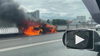 Появилось видео горящей BMW на Октябрьской набережной