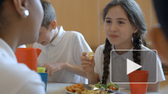 Комитет ГД утвердил поправки к проекту о горячем питании