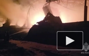 В Свердловской области загорелся ангар на площади 1600 квадратных метров