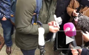 В Москве обладатель места №1 в очереди за новым iPhone порвал талон и ушел домой